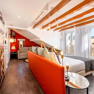 Wine House - & Bed & Breakfast Lisbona